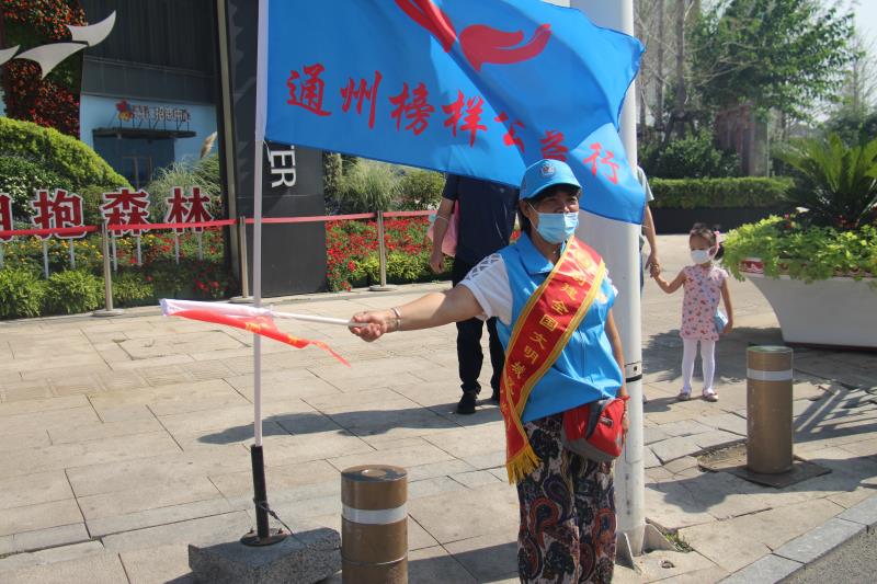 <strong>一男一女在床上日比视频</strong>